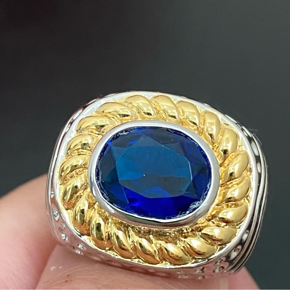 Vintage Unsigned Two-tone Blue Sapphire Rhinestone Rhodium Plated Ring Size 8 - Picture 9 of 13